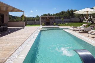 Koin Villa Sunrise, with Heated Pool & Whirlpool - Perama - 4
