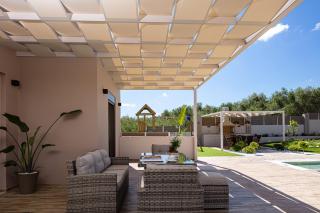 Koin Villa Sunrise, with Heated Pool & Whirlpool - Perama - 1