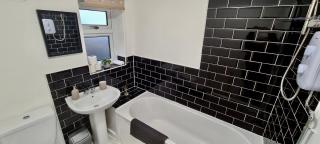 ✪ Spacious Luxury 2-bed w/ parking & garden - 6