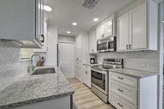 Chic Waterfront Condo with Private Boat Dock! - Corpus Christi - 1