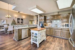 Lakefront Home with Fishing Dock and Fire Table! - Hollister - 2