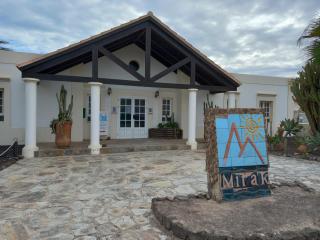 Rustic 1-Bed Bungalow in Parque Holandes - La Oliva - 0