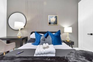The Suite Spot! Downtown Skyline Views! Sleeps 12 - Houston - 8