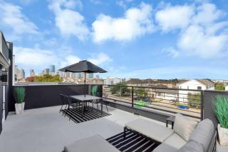 The Suite Spot! Downtown Skyline Views! Sleeps 12 - Houston - 6