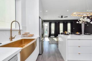 The Suite Spot! Downtown Skyline Views! Sleeps 12 - Houston - 4