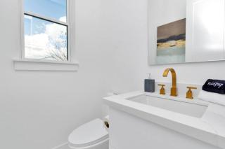 The Suite Spot! Downtown Skyline Views! Sleeps 12 - 2