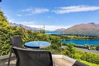 Sun-filled on Wakatipu - Queenstown - 1