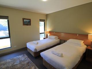 Kickenback Lodge - 3BR Lodge l Gym l Indoor Pool l Tennis l WiFi l Air-Con - Crackenback - 9