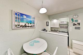 Pass-A-Grille Beach Retreat Unit 8 - 5