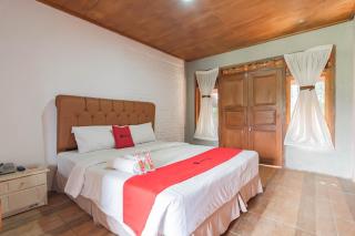 RedDoorz near Kampung Gajah 2 - Bandung - 0