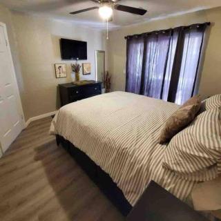 Lake Havasu Retreat w pool Everything Nearby! - Lake Havasu City - 5