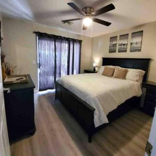 Lake Havasu Retreat w pool Everything Nearby! - Lake Havasu City - 2