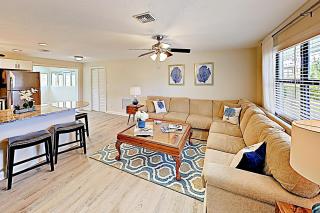 Breezy Bungalow - Naples - 0