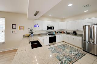 Bulldog Beach House - 7