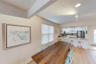 Bulldog Beach House - 3