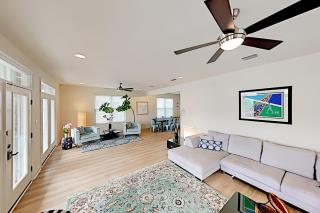 Bulldog Beach House - 2