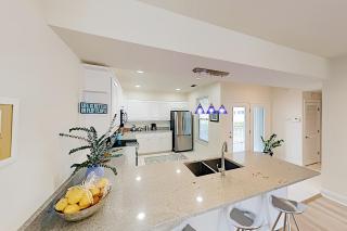 Bulldog Beach House - 1