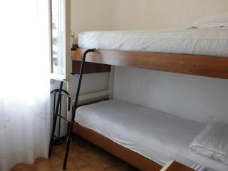 Beautiful villa for 6 guests with shared pool - 2