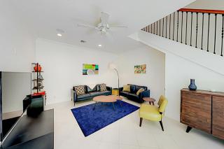 Pineapple Place - 5