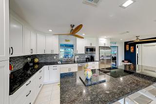 Modern Getaway - 4
