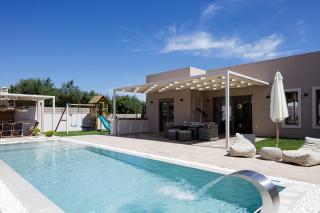 Koin Villa Sunset, With Heated Pool & Whirlpool, By ThinkVilla - Perama - 4