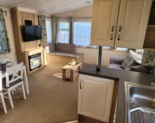 Lovely Static Caravan at Billing Aquadrome - 4
