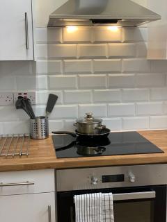 Modern 6-Bed-Groups-Contractors onsite Parking Vans-Cars - Birmingham - 6