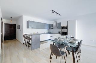 Chic 2BR Apartment, Ideal Location - Taʼ Xbiex - 7