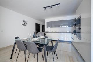 Chic 2BR Apartment, Ideal Location - Taʼ Xbiex - 3