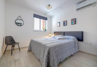 Chic 2BR Apartment, Ideal Location - 5