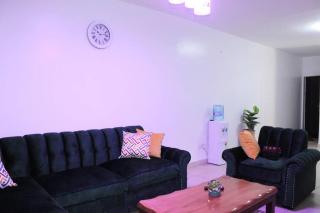 Lovely Emerald Green 3-Bedroom Apartment - 2