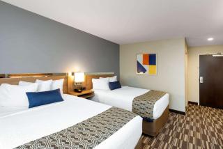 Microtel Inn & Suites by Wyndham Warsaw - 1