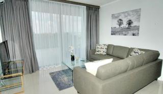 Stylish Modern 2BR in Waterfall Ellipse - Sleeps 4 - Fast WiFi - Secure Parking - 5