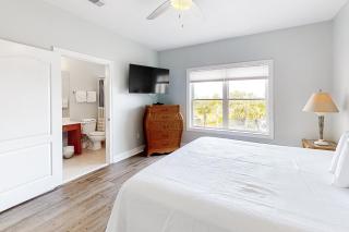 Drottningholm by Meyer Vacation Rentals - Orange Beach - 1