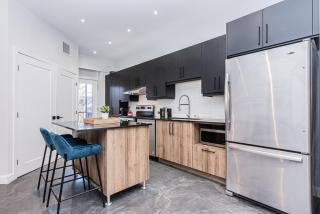 Massive 3 bedroom apartment in the hearth of Le Plateau by DenStays - Montreal - 4