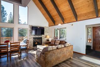 North Shore - Cozy Cabin - Wood Vista - 0