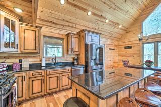 Hot Tub and Game Room Mountaintop Cabin in Murphy! - Murphy - 4