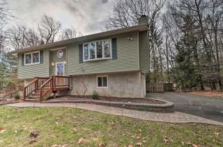 3 Mi to Kalahari Pocono Mountain Home with Fire Pit - Pocono Summit - 8