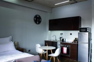 Lux Studio Apartment @ Hallmark House - 5