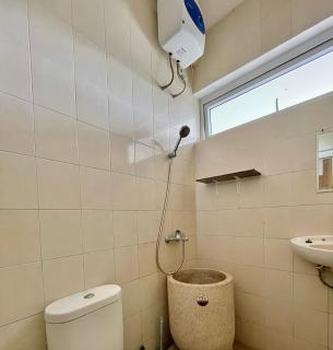 Gerbera 4BR Villa Springhill Garden Malang - Malang - 8