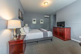 Homestead Inn - New Milford - 8