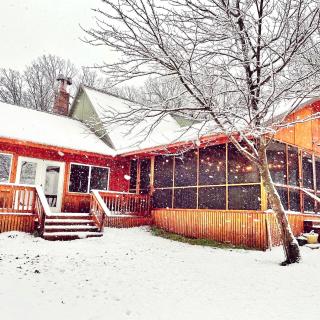 Blufftop Cabin Retreat Hot Tub and Fall Views! - Canadian - 7