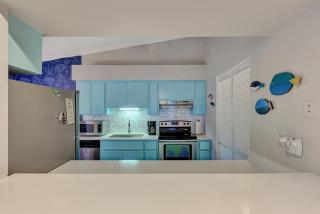 Jellyfish-Flamingo House, Amazing Location On Beach & Walk To Village - Siesta Key - 4