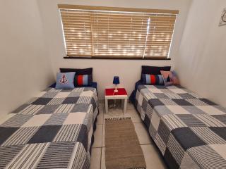 Rockview Holiday Beach Apartment - Hibberdene - 2