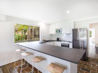 Hanalei I Pet Friendly I Directly Opposite Waterfront - Myola - 6
