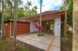 StayVista at Tall Silver with Infinity Pool & Breakast - Madikeri - 1