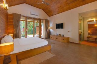 StayVista at Tall Silver with Infinity Pool & Breakfast -2BR - 5