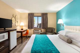 Howard Johnson by Wyndham Waterloo/Cedar Falls - Waterloo - 1
