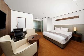 Ramada Hotel & Suite by Wyndham Gangwon Pyeongchang - 1