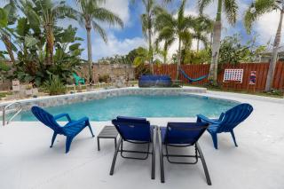 Gorgeous Urban Oasis withHot Tub, HEATED POOL and Private Movie Theater home - Viera - 8